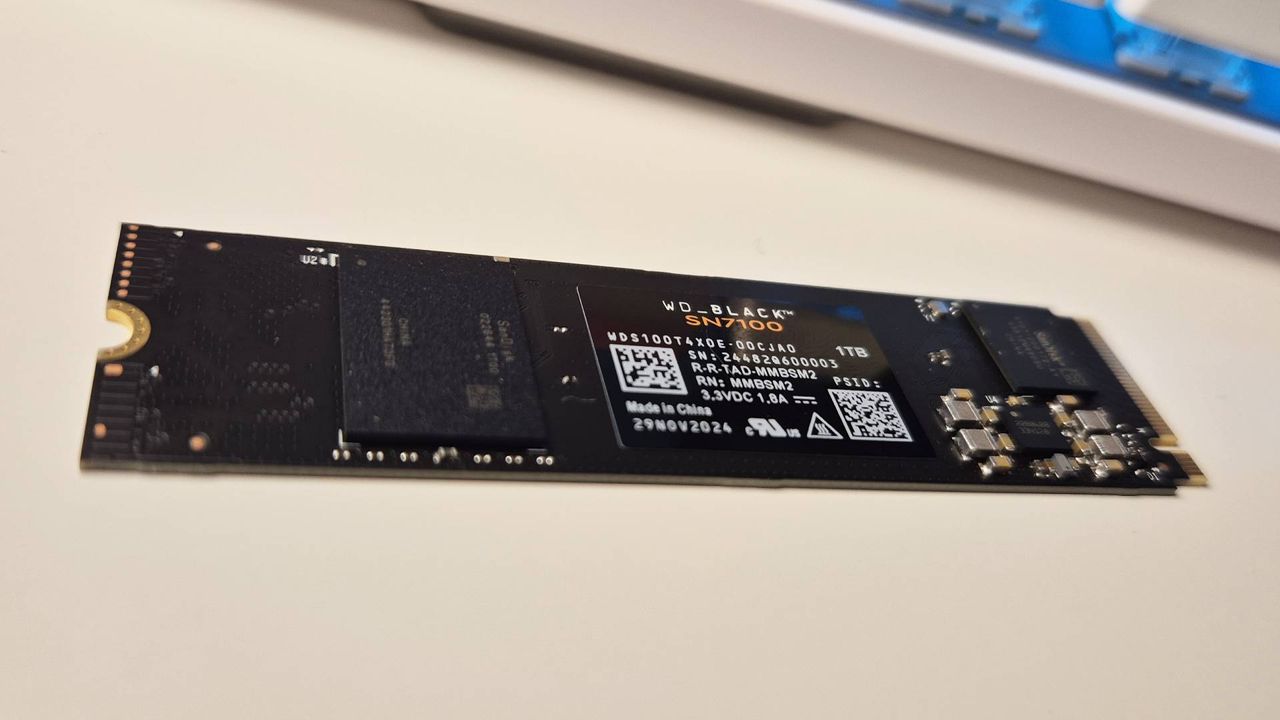 Обзор: WD Black SN7100 SSD 1TB - не самый быстрый, но оправдывает свою цену